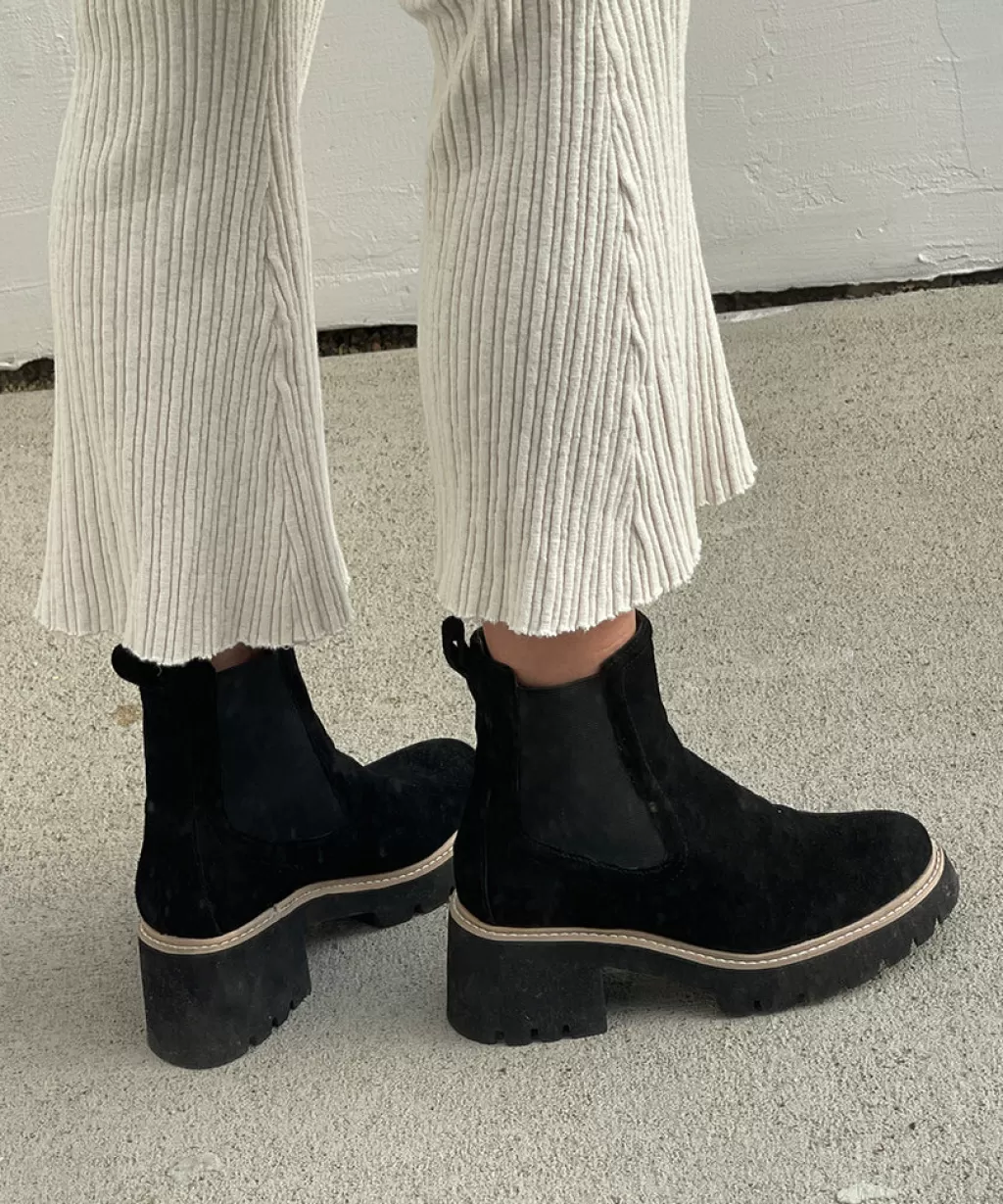 DOLCE VITA Hawk H2O Booties Onyx Suede Hot