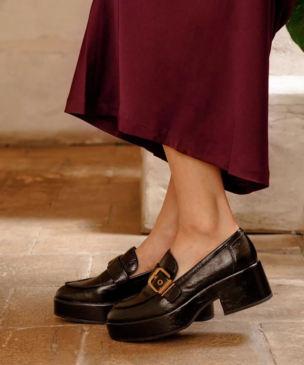 DOLCE VITA Yonder Loafers Midnight Crinkle Patent New